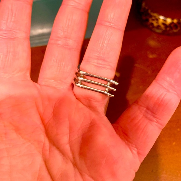 Silver ring - Picture 2 of 2